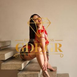 BUSTY-HOT-UKRAINIAN-VISITA-IN-ATHENS-DARIA-GDE-1